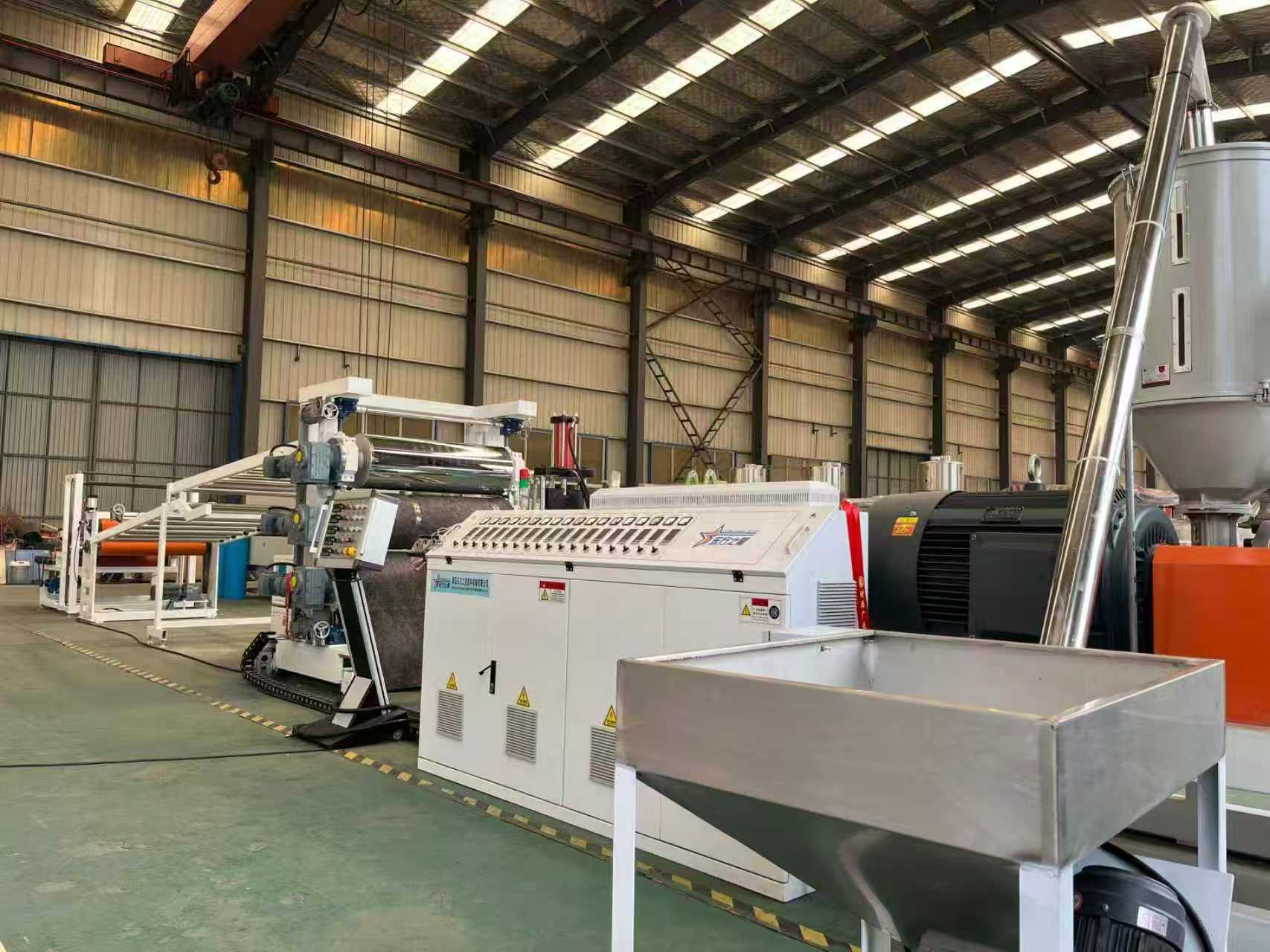 青島イーストスターはTPE/TPV/TPU/TPR滑り止めマット機器検査のクライアントを歓迎します