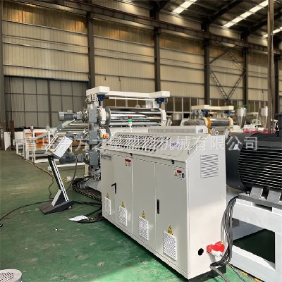 フレキシブル シートの製造: 専門的な SPVC フレキシブル シート生産ラインが現代の家畜および建築材料の開発を支援します